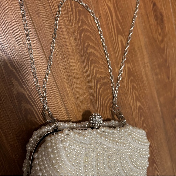 Pearl clutch purse - Picture 3 of 5